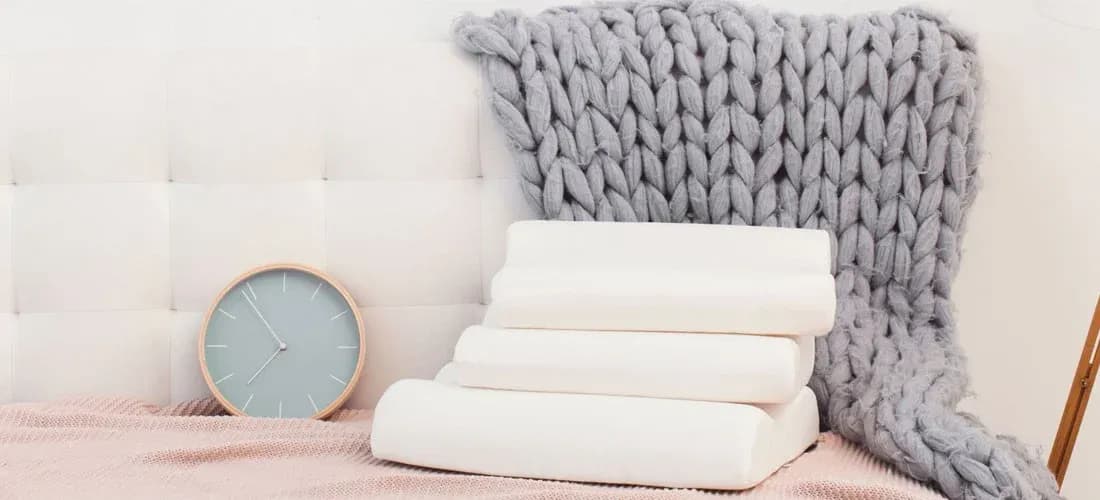 Poduszka profilowana jaką wybrać, aby uniknąć bólu szyi i pleców